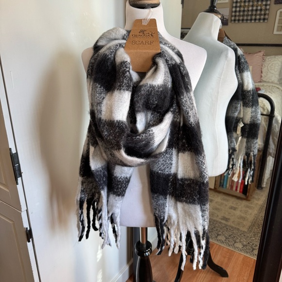 Quagga Accessories LLC Scarf - Picture 1 of 5